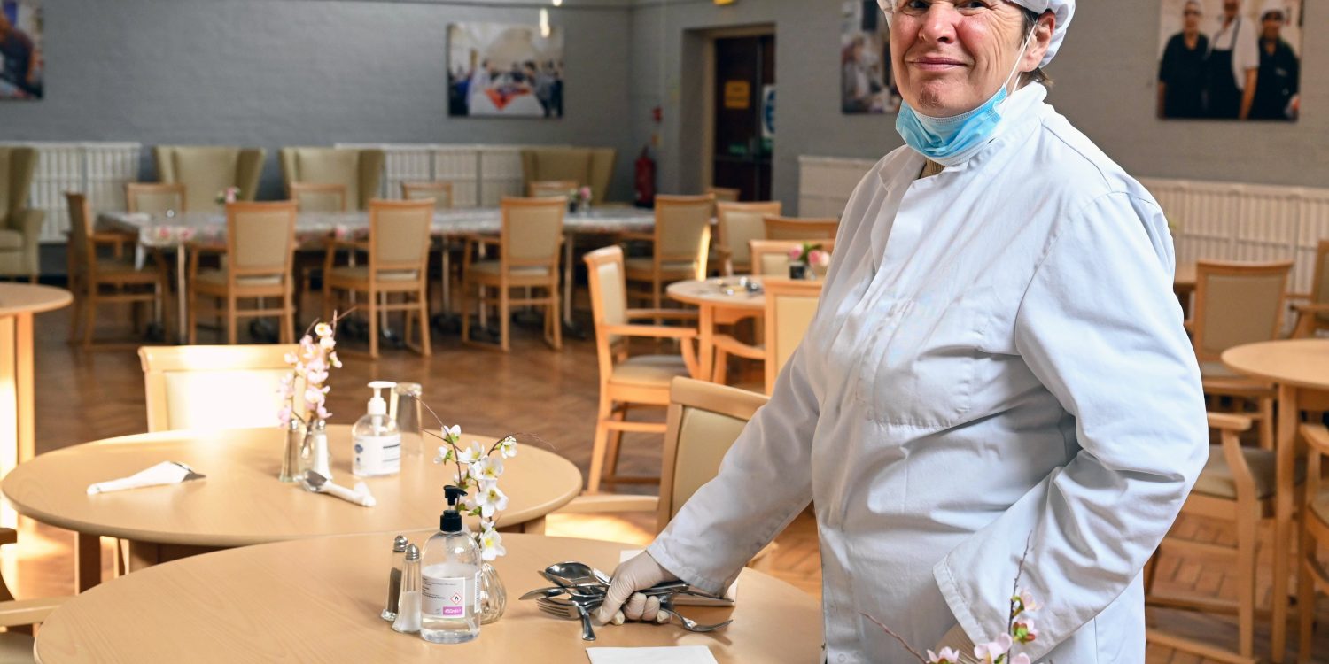 Pay fairly to help with cost-of-living pressures, says Future Generations Commissioner and campaigners as two more Welsh councils gain Real Living Wage accreditation.