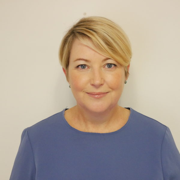 Julie Richards, Swyddog Cyfathrebu